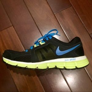 Nike Dual Fusion St2 athletic sneakers